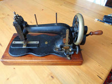 Lade das Bild in den Galerie-Viewer, Nähmaschine, etwa 1900 - Patent Fabriksmarke Christoph Columbus
