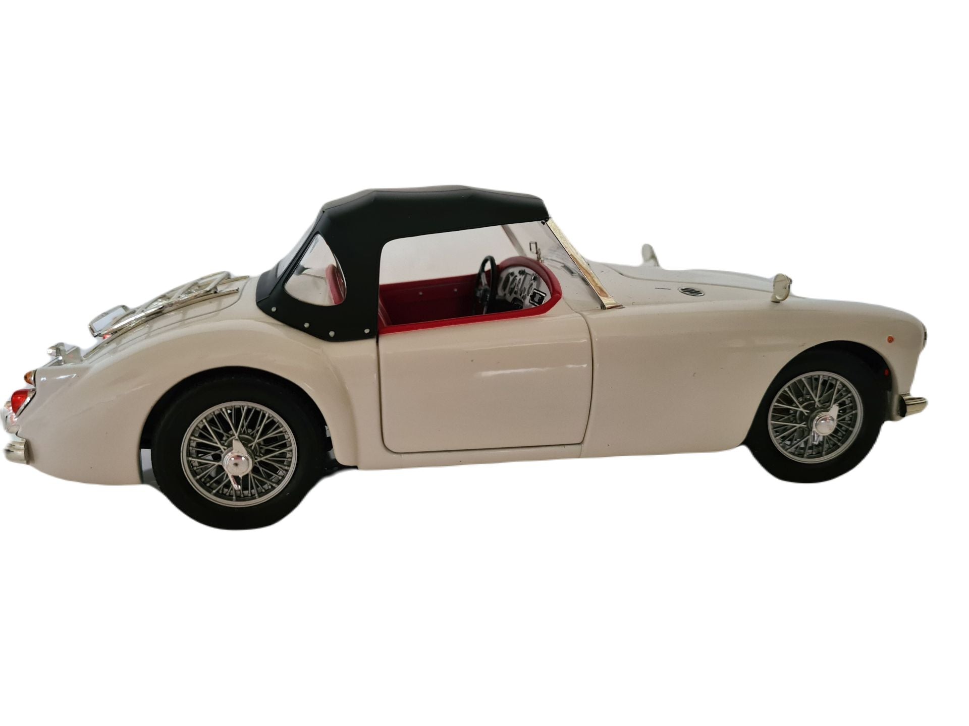 Revell MGA Roadster weiß 1:18