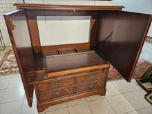 Lade das Bild in den Galerie-Viewer, Fernsehschrank Mahagoni, englisches Stilmöbel
