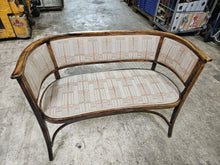 Lade das Bild in den Galerie-Viewer, Jugendstilgarnitur, 3 Sessel, 1 Bank, mit Tischerl, im Thonet Stil
