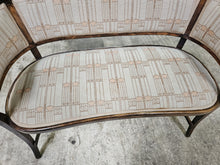 Lade das Bild in den Galerie-Viewer, Jugendstilgarnitur, 3 Sessel, 1 Bank, mit Tischerl, im Thonet Stil

