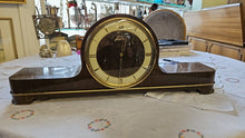 Lade das Bild in den Galerie-Viewer, Kaminuhr Junghans braun mit Zierleiste, 60er Jahre
