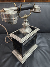 Lade das Bild in den Galerie-Viewer, Original Antikes Kurbeltelefon aus den 20er Jahren
