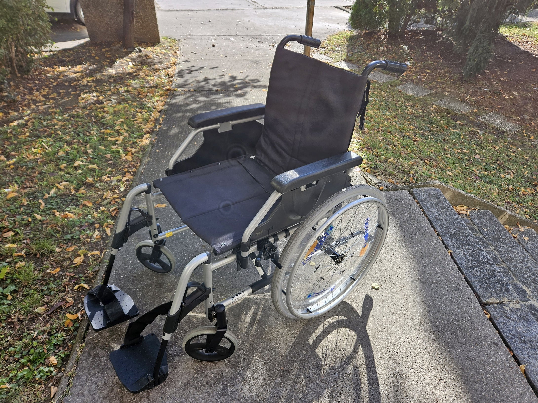 Rollstuhl Meyra, schwarz, neuwertig