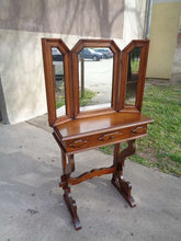 Lade das Bild in den Galerie-Viewer, Schminktisch mit Spiegelkasterl und Applique
