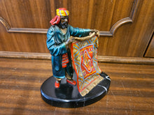 Lade das Bild in den Galerie-Viewer, Orientalische Figur, Teppichverkäufer Bronze auf Mamorsockel
