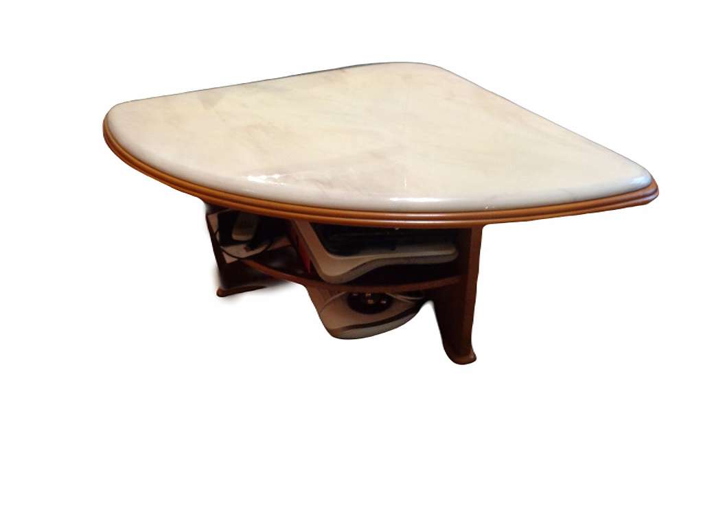 Tisch braun 3-eckig mit weißer Marmorplatte