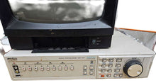 Lade das Bild in den Galerie-Viewer, Video Überwachungsanlage Sanyo DSR-3709H600C 9-Channel, Monitor und 6 Kameras
