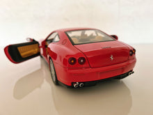 Lade das Bild in den Galerie-Viewer, Hot Wheels/Mattel Ferrari F137 1:18
