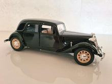 Lade das Bild in den Galerie-Viewer, Bugaro Citroen T.A. 15 cv 1/24 Modell
