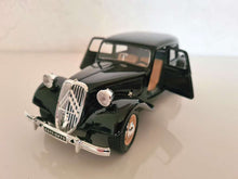 Lade das Bild in den Galerie-Viewer, Bugaro Citroen T.A. 15 cv 1/24 Modell
