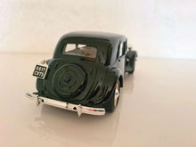 Lade das Bild in den Galerie-Viewer, Bugaro Citroen T.A. 15 cv 1/24 Modell
