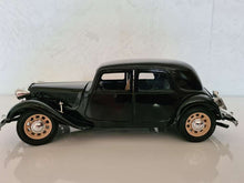 Lade das Bild in den Galerie-Viewer, Bugaro Citroen T.A. 15 cv 1/24 Modell
