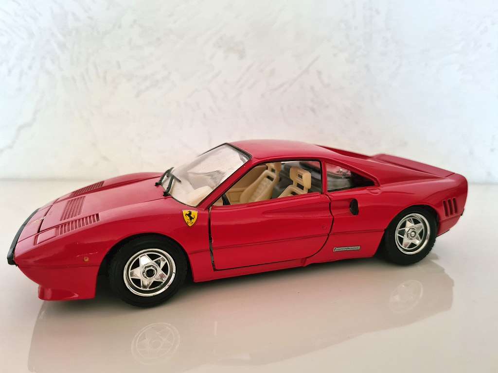 Burago Ferrari GTO 1/24