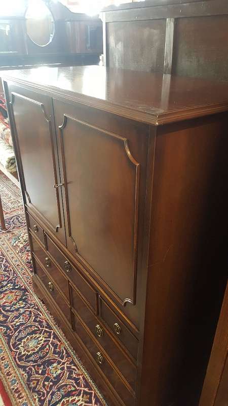 Fernsehschrank Mahagoni, englisches Stilmöbel