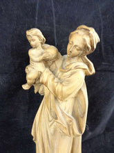 Lade das Bild in den Galerie-Viewer, Figur Maria mit Kind, geschnitzt in Holz braun

