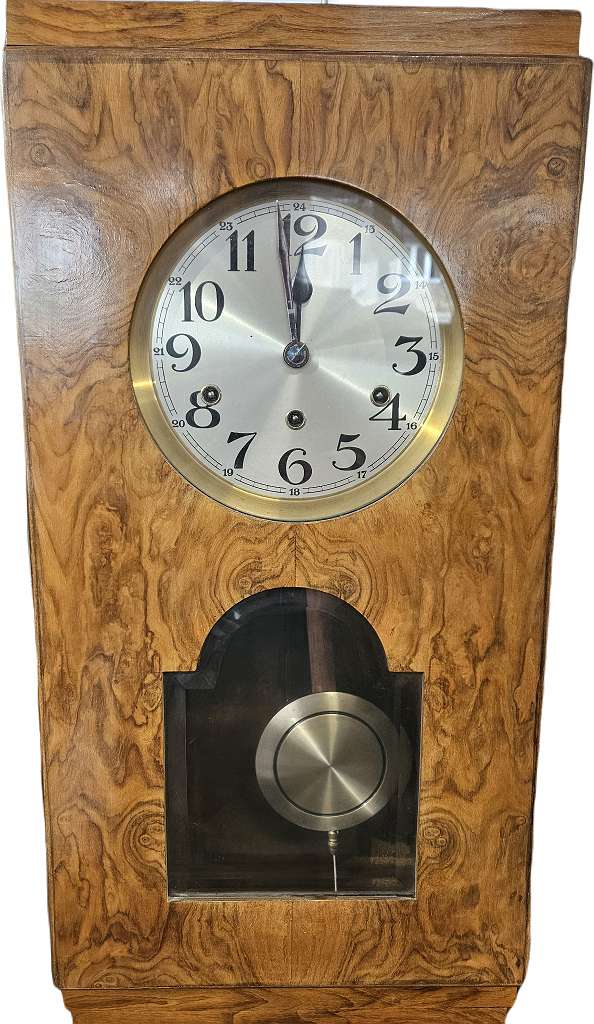 Pendeluhr braun mit geschliffenem Glas