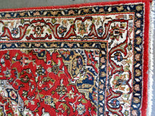 Lade das Bild in den Galerie-Viewer, Teppich Indien Bordüre rot, beige
